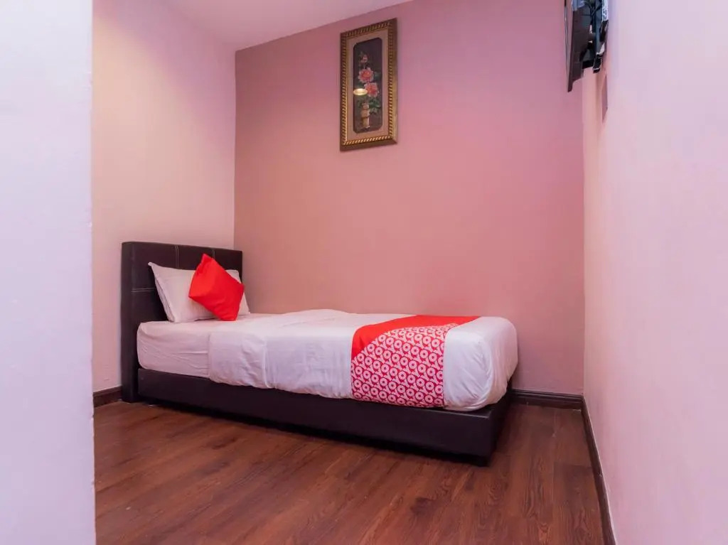 OYO 44026 98 Hotel