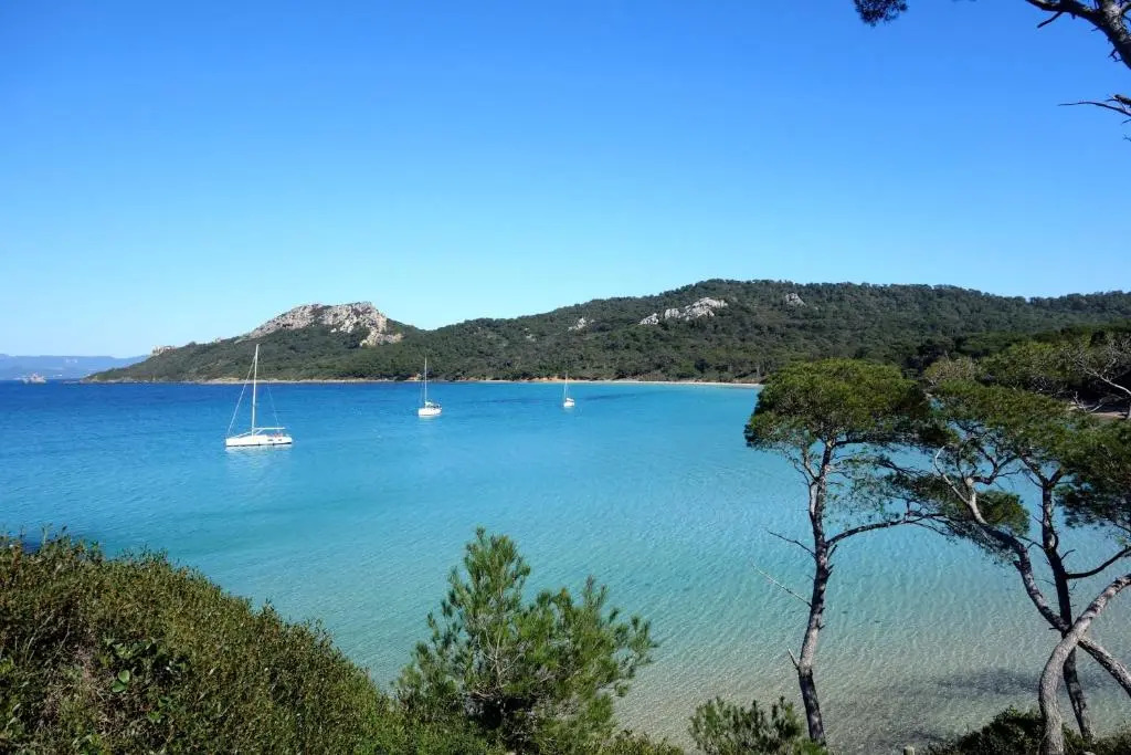 #1 Toulon CENTRE AU CALME, LUMINEUX, STATIONNEMENT FACILE