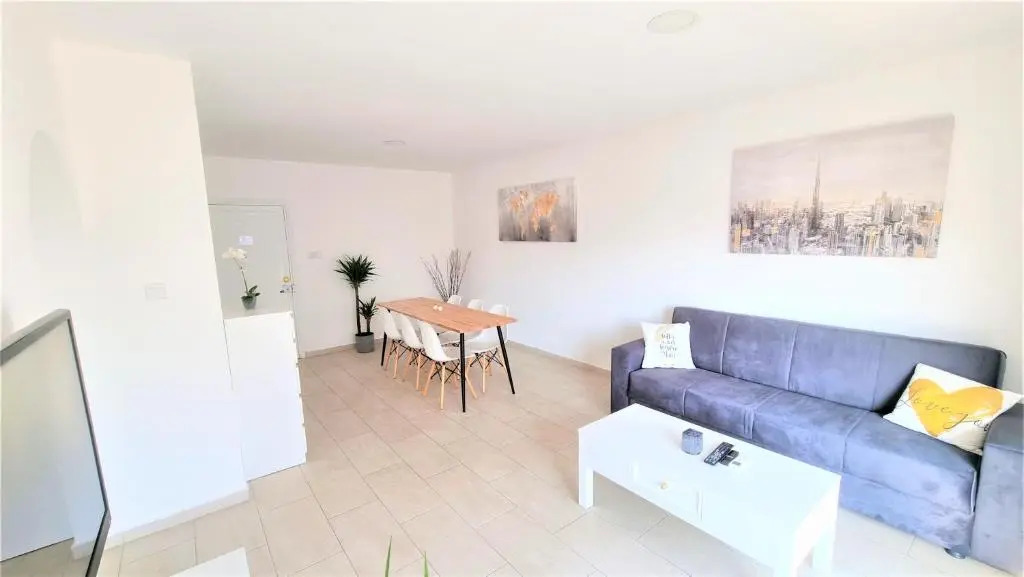 Spacious Lightflooded 2BR Apt / Near Center & Harbour