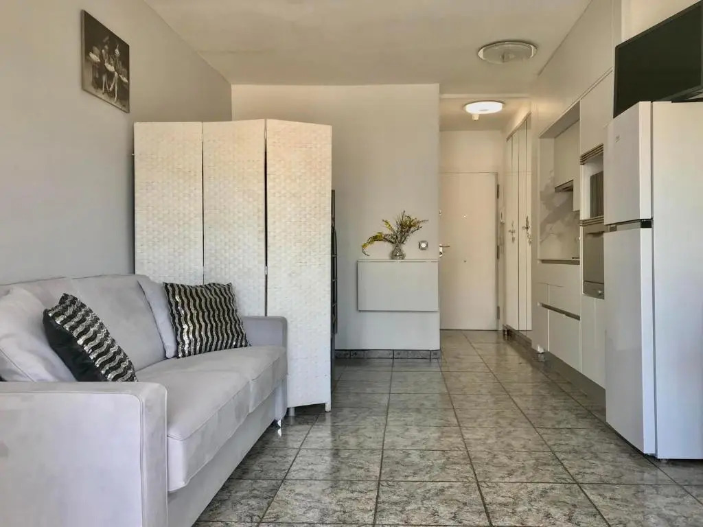 Estudio reformado con WIFI, terraza y piscina ''Internacional'' 125A - INMO22