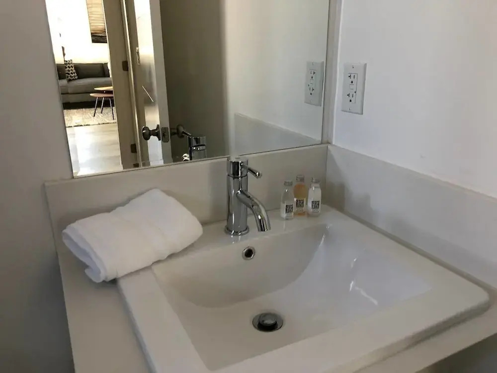 Brand NEW Luxury Spacious 3bdr Townhome Close to 3rd St
