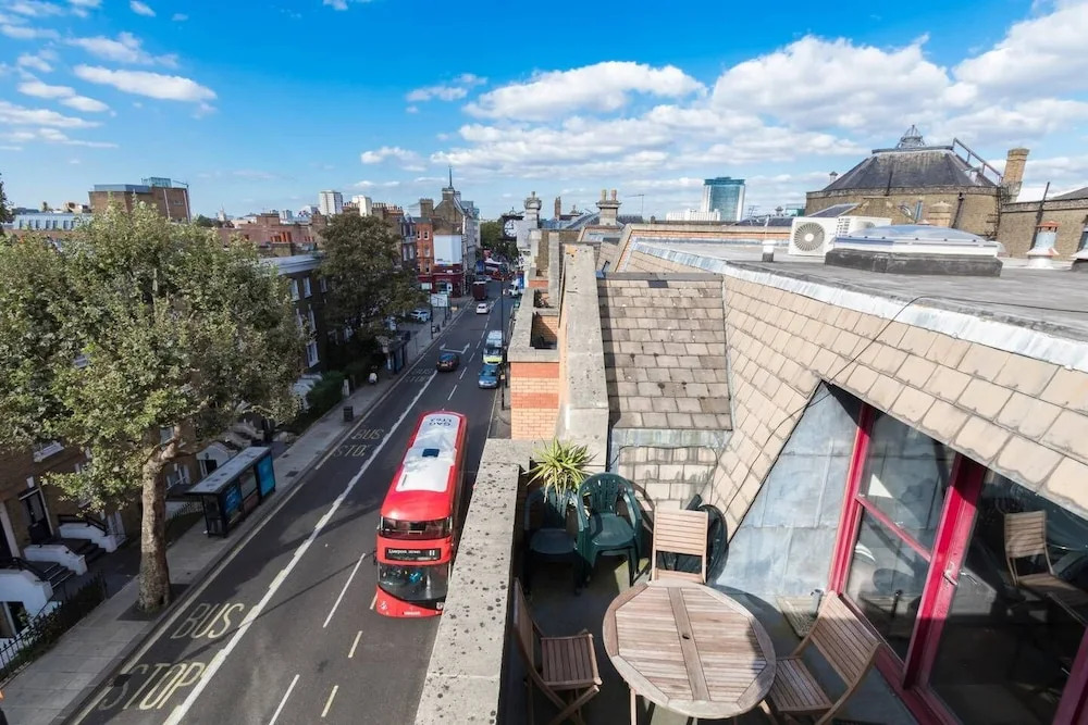 2 bed With Roof Terrace & car Space-2 Mins to Tube
