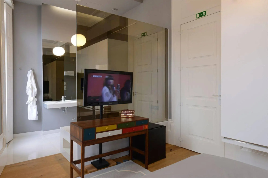 EMAJ Boutique Hotel