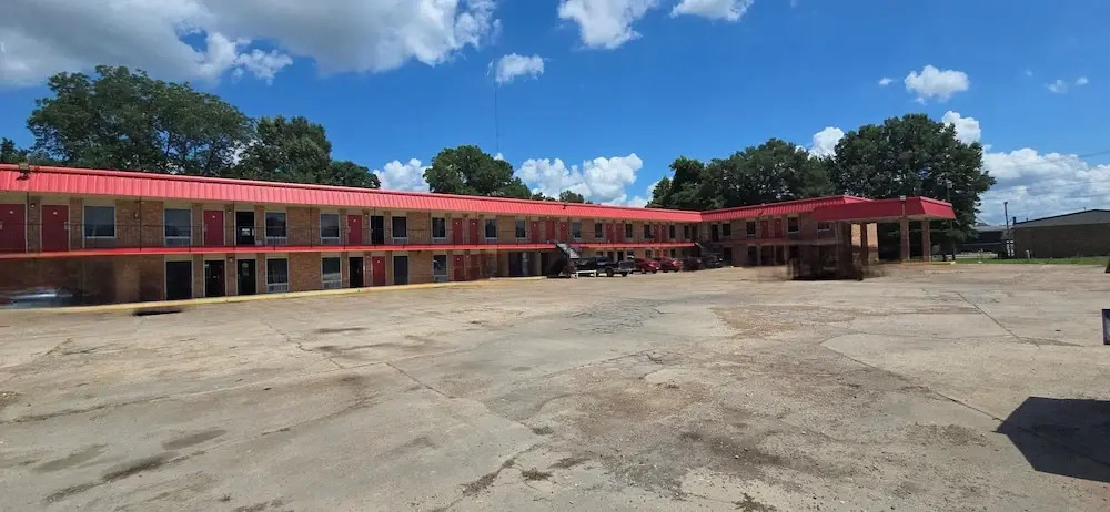 C Town Inn And Suites