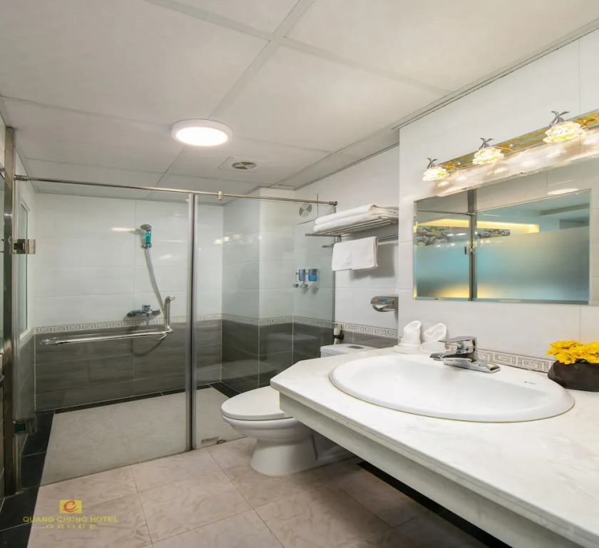 Quang Chung Hotel Le Van Thiem