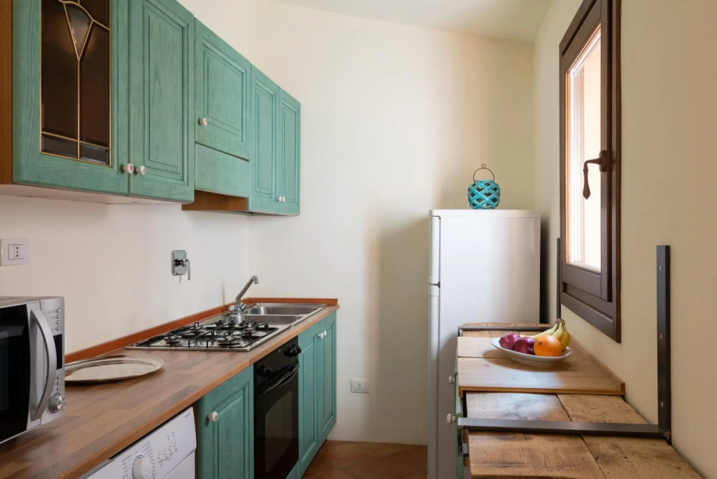 It has a double room with a double bed, a bathroom, large living room with sofa bed (1,40 m - for 1-MOLARA 2_PT