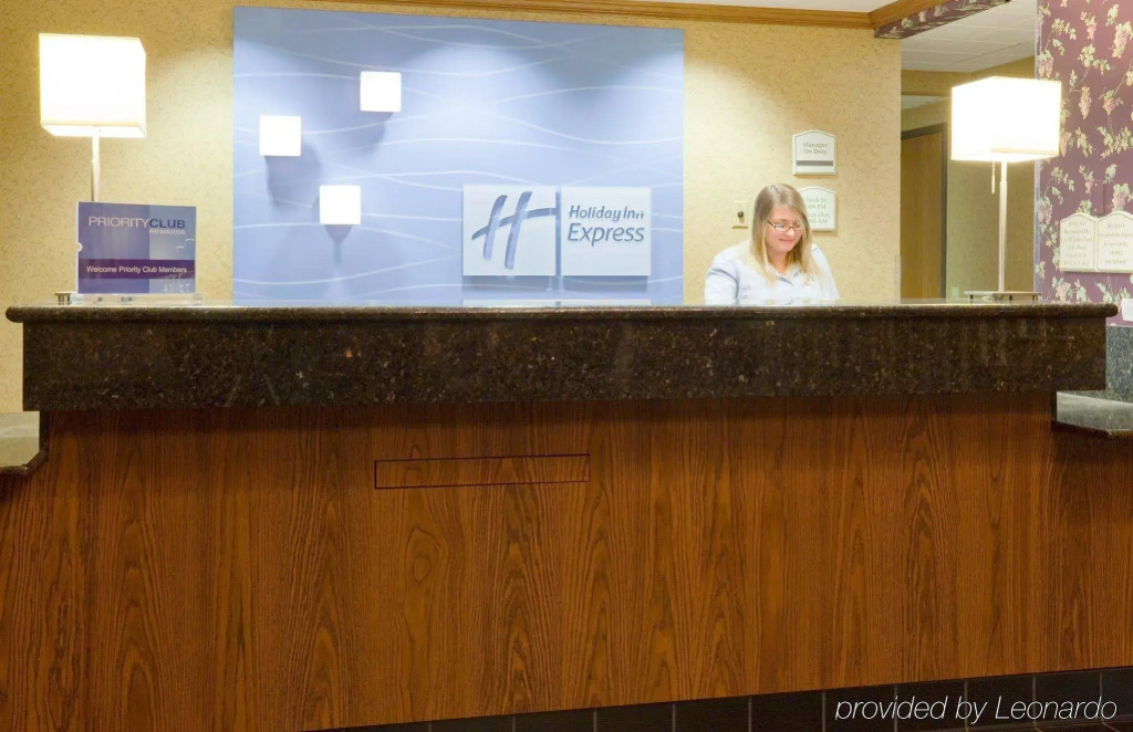 Holiday Inn Express Hotel & Suites Oshkosh - State Route 41 by IHG