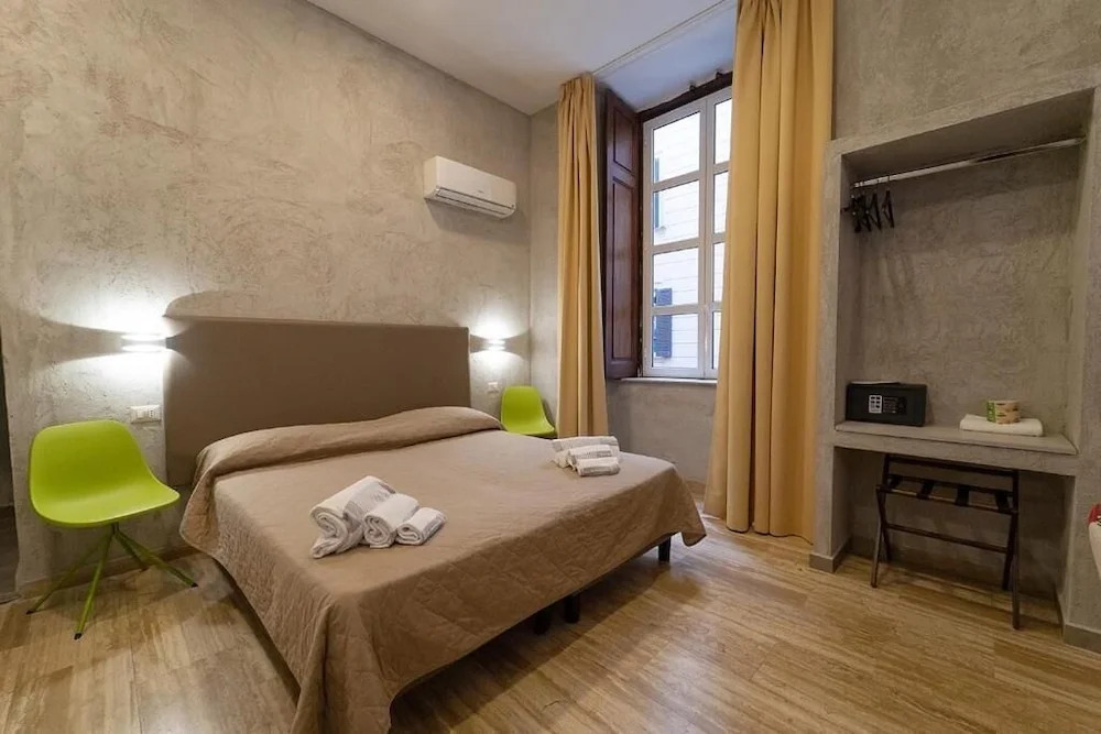 P.C. Boutique H. Vesuvius, Napoli Centro, by ClaPa Group