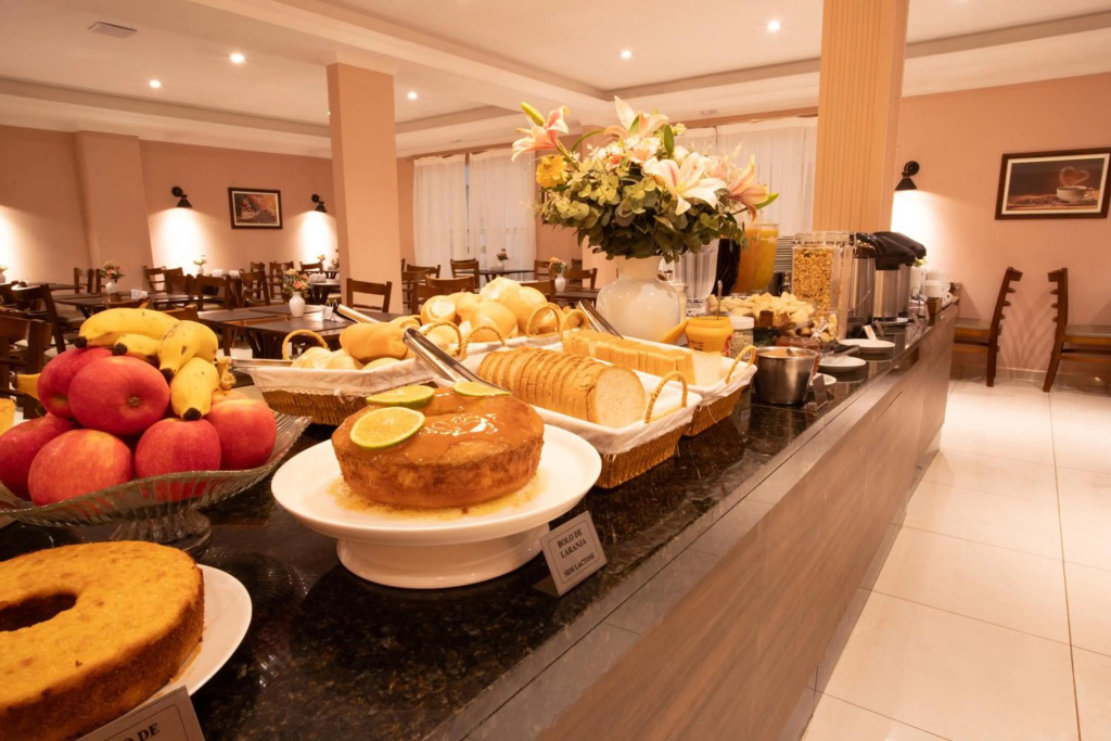 Ellus Hotel