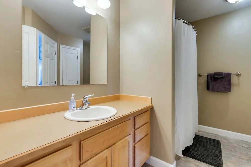 Accommodating Anchorage Abode < 1 Mi to Jewel Lake