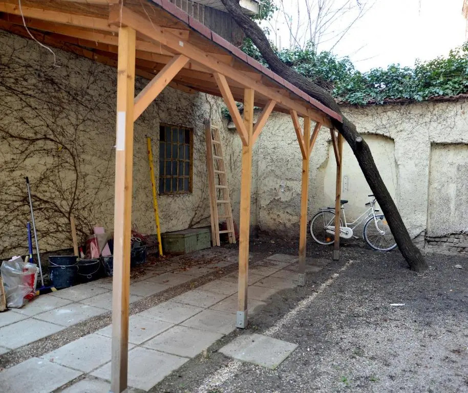 House With Courtyard & Parking Close To Stadtpark