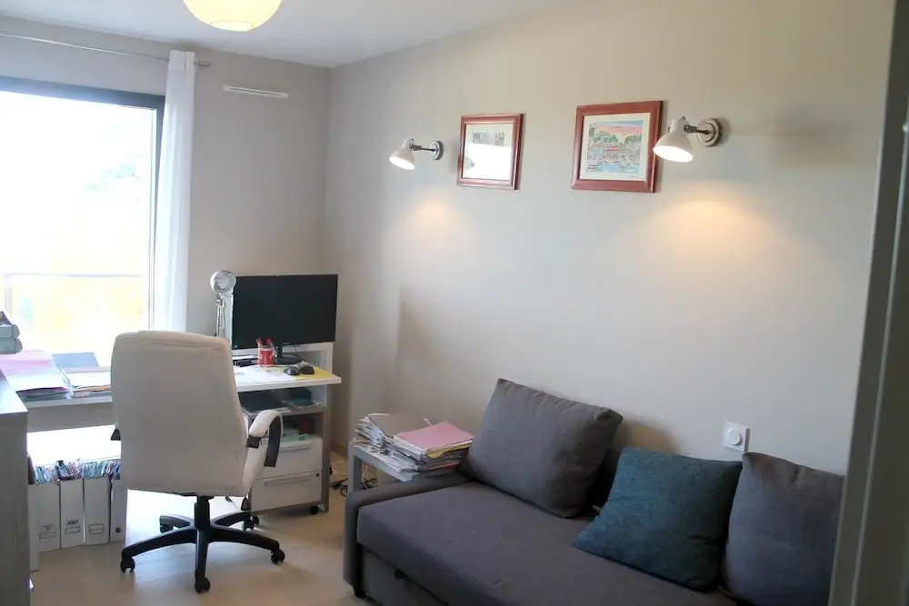 House with 4 Bedrooms in Villeneuve-Lès-Avignon, with Wonderful Mountain View, Enclosed Garden And Wifi