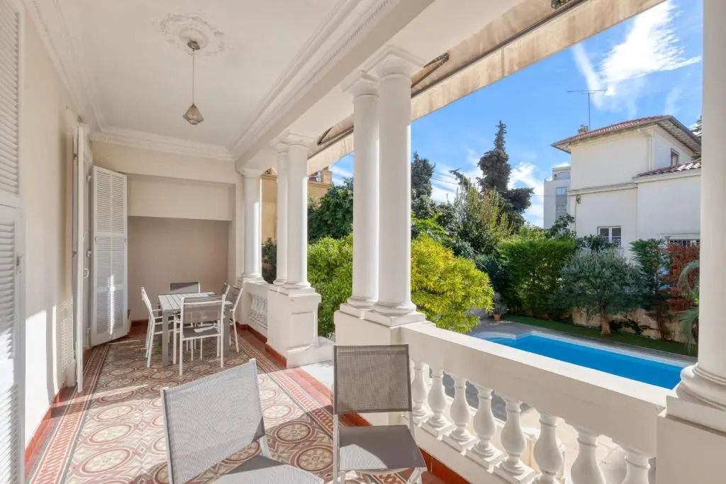Stylish Art Deco villa near the sea 4 Bdrs Pool and garage