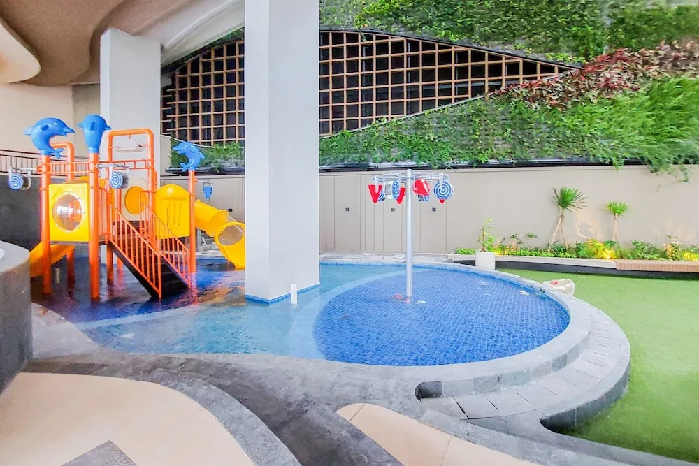 Restful And Cozy Studio At Transpark Bintaro Apartment