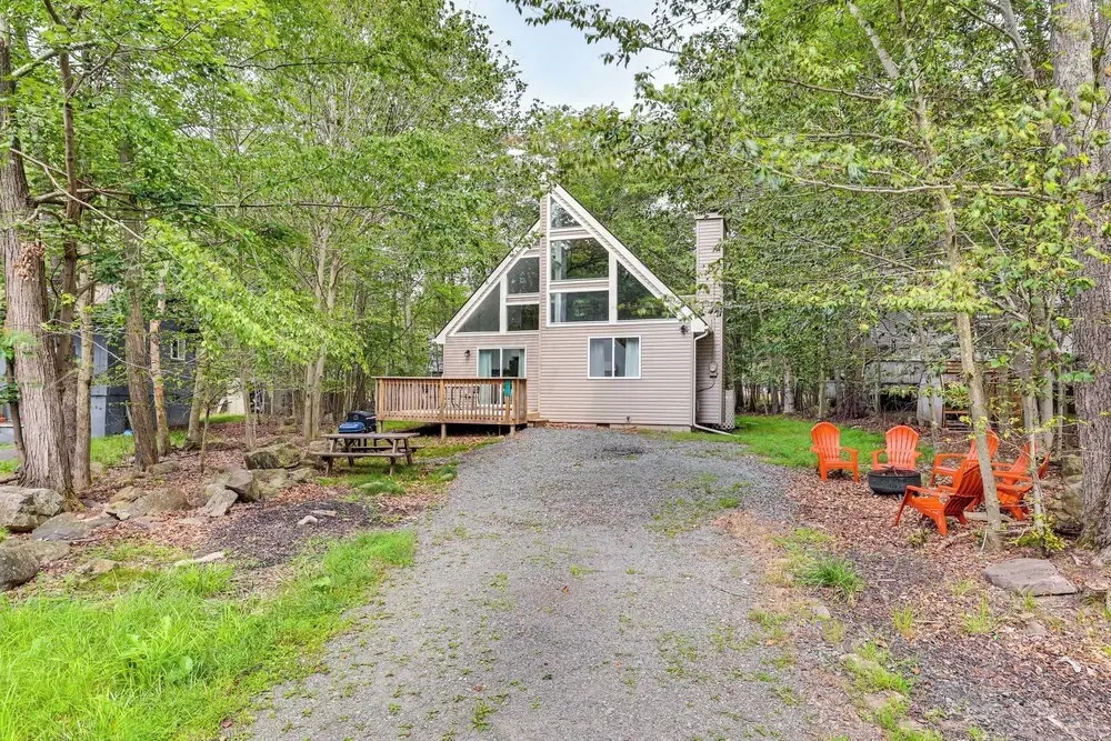 15 Mi to Ski Resort: Home w/ Fire Pit in Tobyhanna