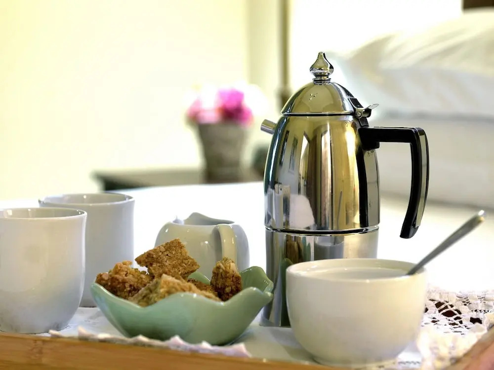 Lovely Self-catering Home, in Quiet Area, 10 Minutes Walk to Restaurants No01