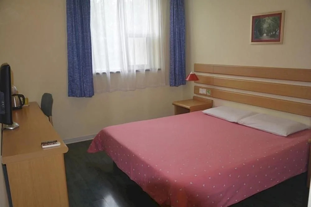 Home Inn Linyi People's Square