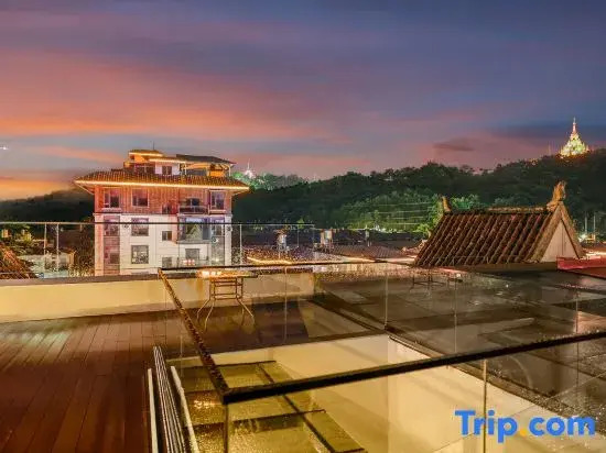 Jingyue Mangjing | Dai-style Rooftop View Holiday Homestay (Menghuan Golden Pagoda Branch)