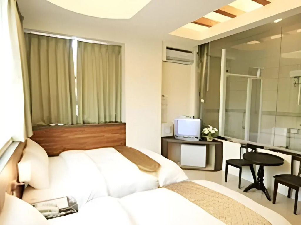 Ri Yue Hu Pan Resort