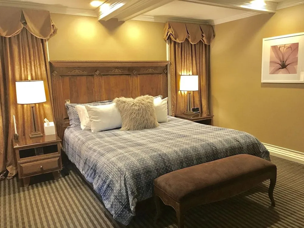 Descanso Resort, A Mens Resort