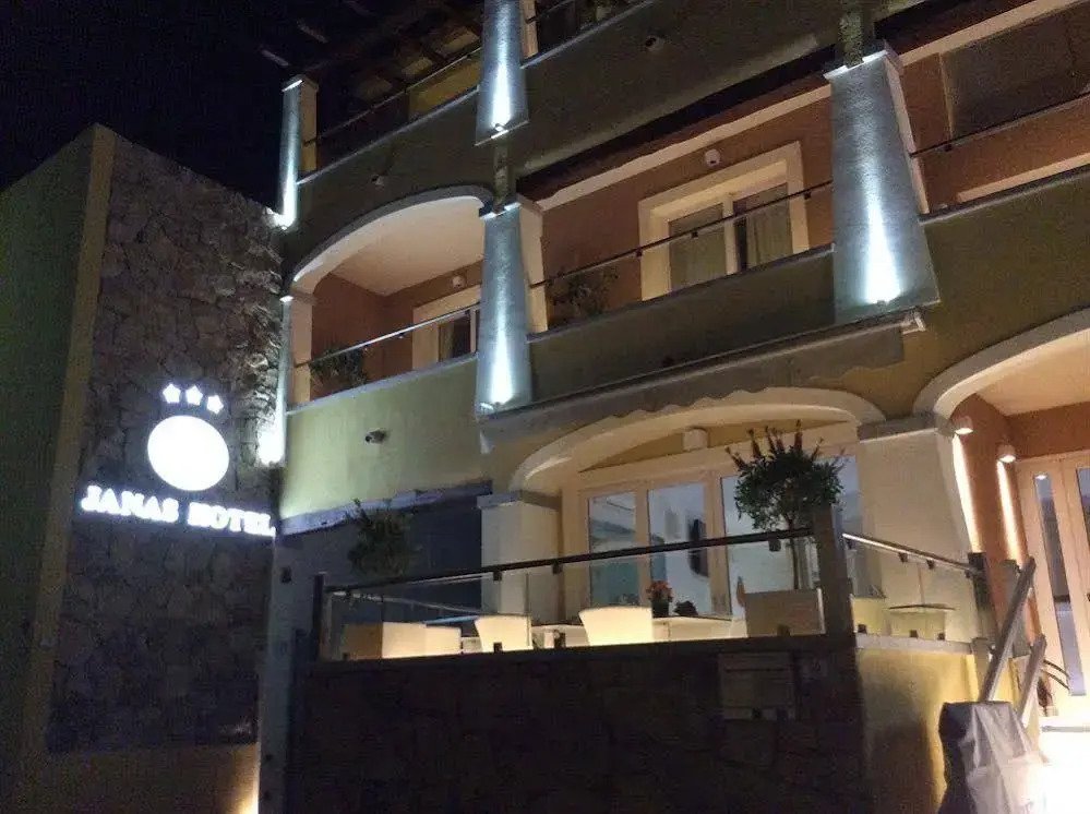 Janas Hotel