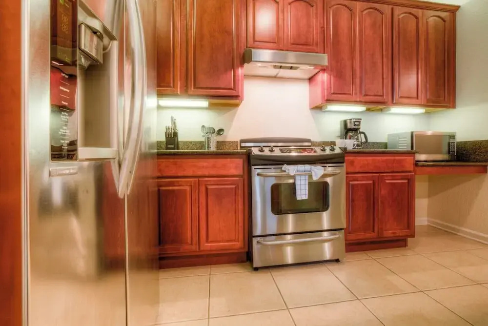 Newly Renovated LAKEVIEW Vista Cay Condo