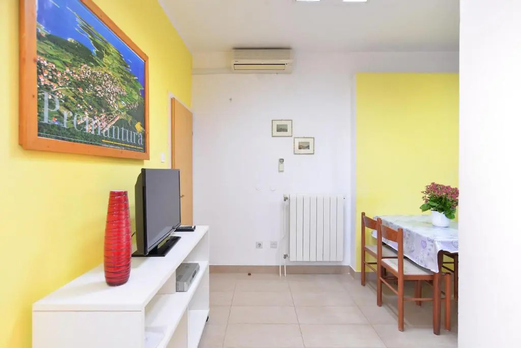 Apartments Biskupije 810