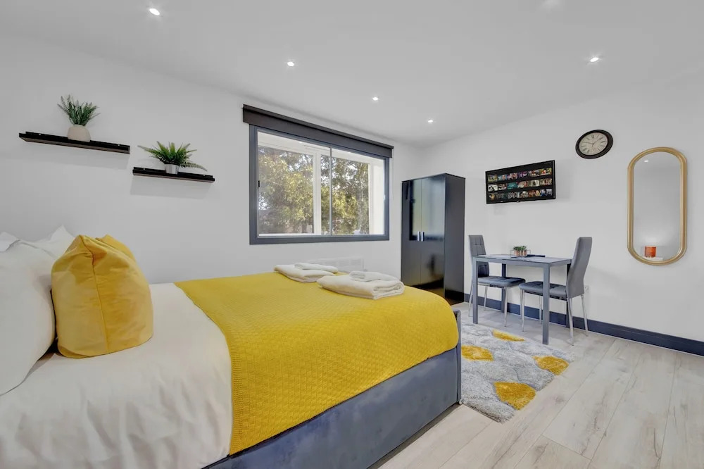 Inviting 1-bed House in Feltham