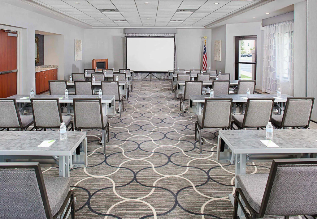 Courtyard by Marriott Manchester-Boston Regional Airport