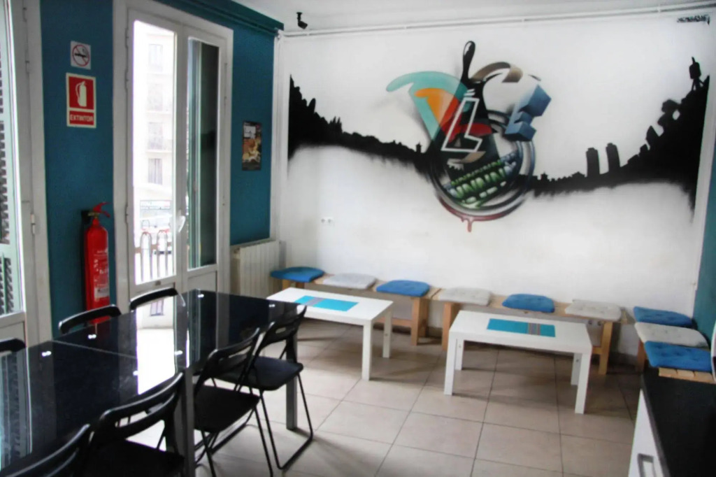 No Limit Hostel Graffiti