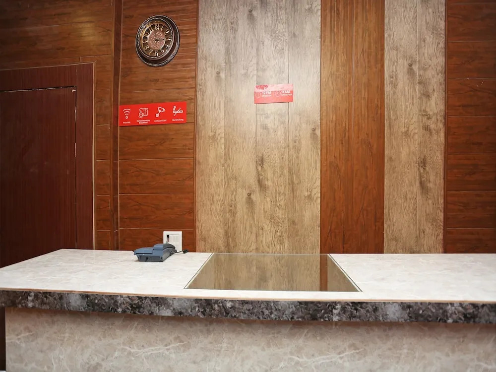 Hotel Queen Palace By OYO Rooms