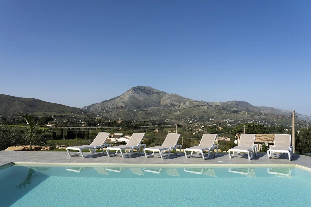 Villa Adelfos