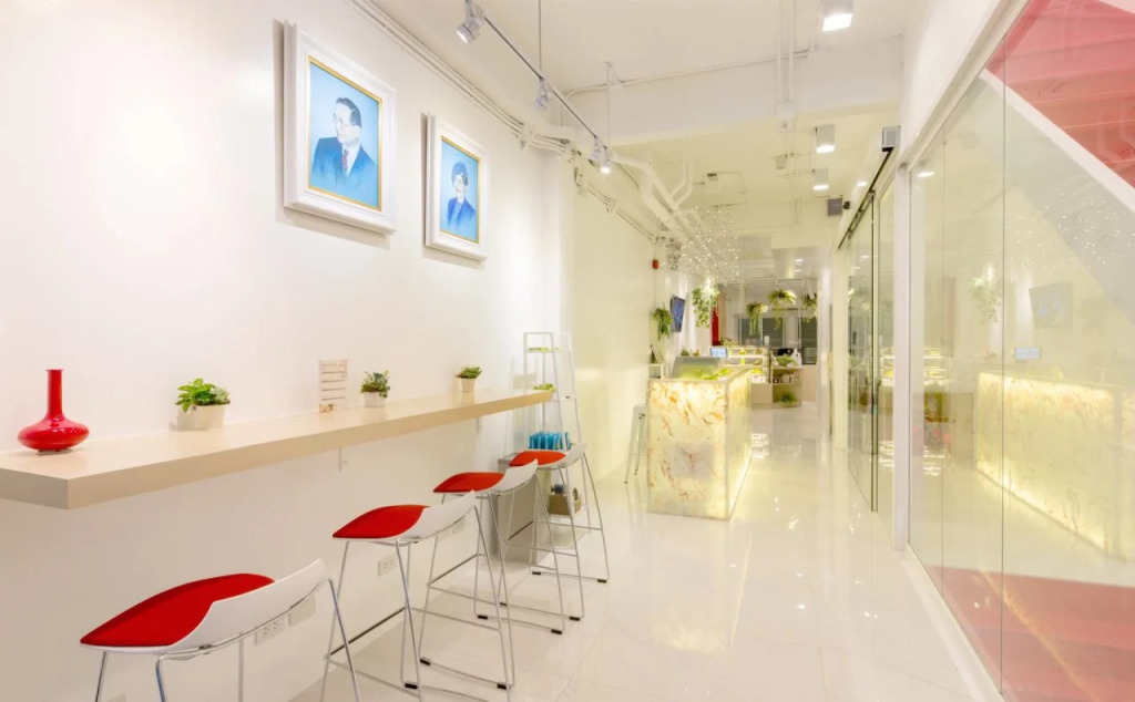 128 room and massage