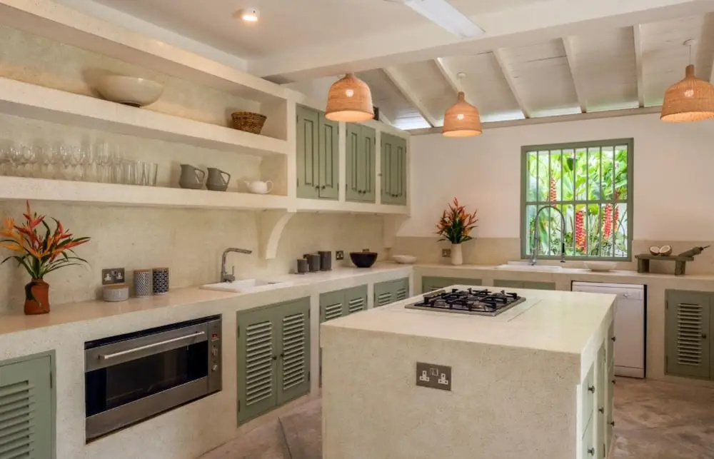 Beautifully Renovated Family Village House Within Walking Distance To The Beach