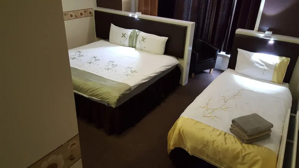 Portsmouth Budget Hotels - All rooms are EN-SUITE