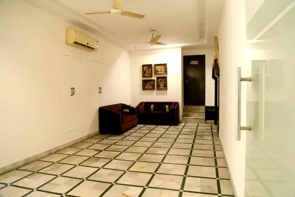 Hotel Rajmahal