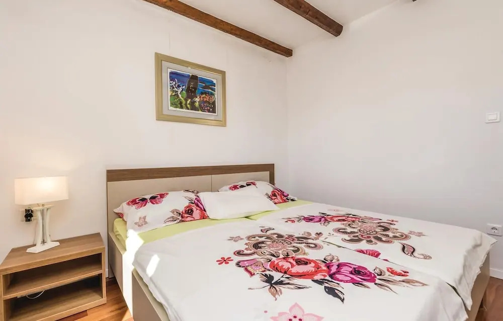 Awesome Home in Barbat with Hot Tub, WiFi, 4 Bedrooms