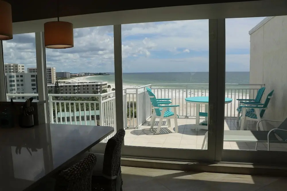 Jamaica Royale - 804 - 2 Br Condo