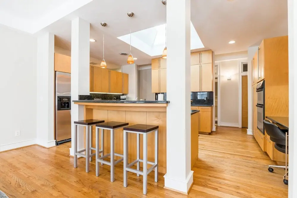 Red Door Apartment ~ 3-king Beds ~ Center Of D-twn