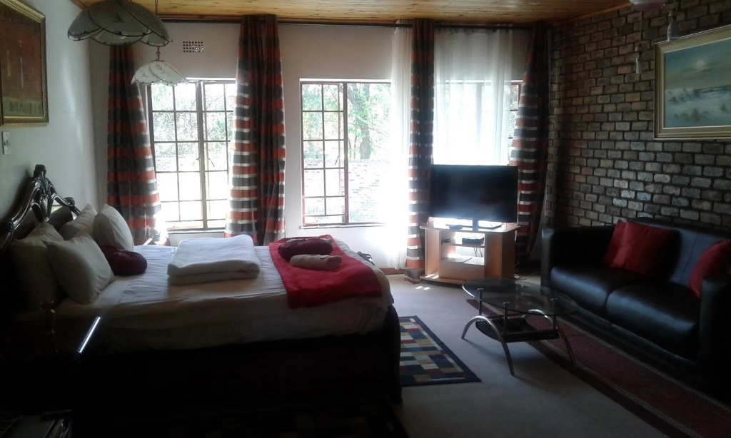 Royal Olympia Lodges & Safaris RSA