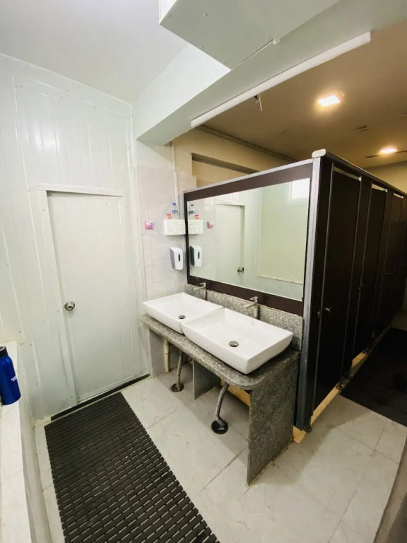 Homestay at Kashmiri Gate Metro & Old Delhi Railway Station