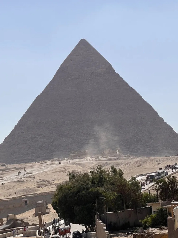 Pyramids Palace view inn With Rooftop Access & free airport pickup