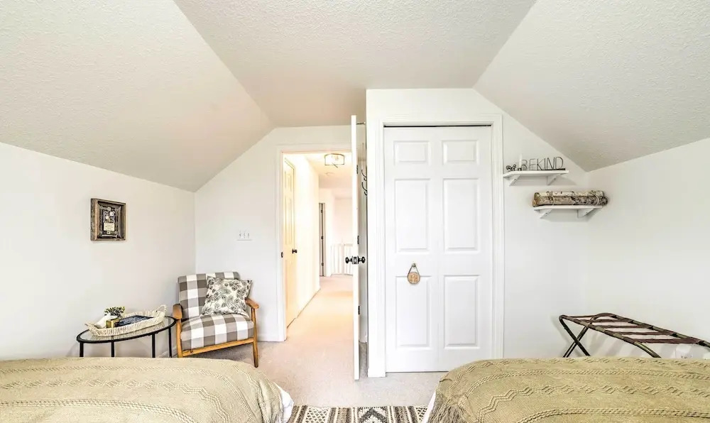Game Room & On-site Snow Trails! Bellaire Retreat