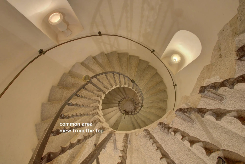 DOGE SPIRAL STAIRS gorgeous, historical, 4pax
