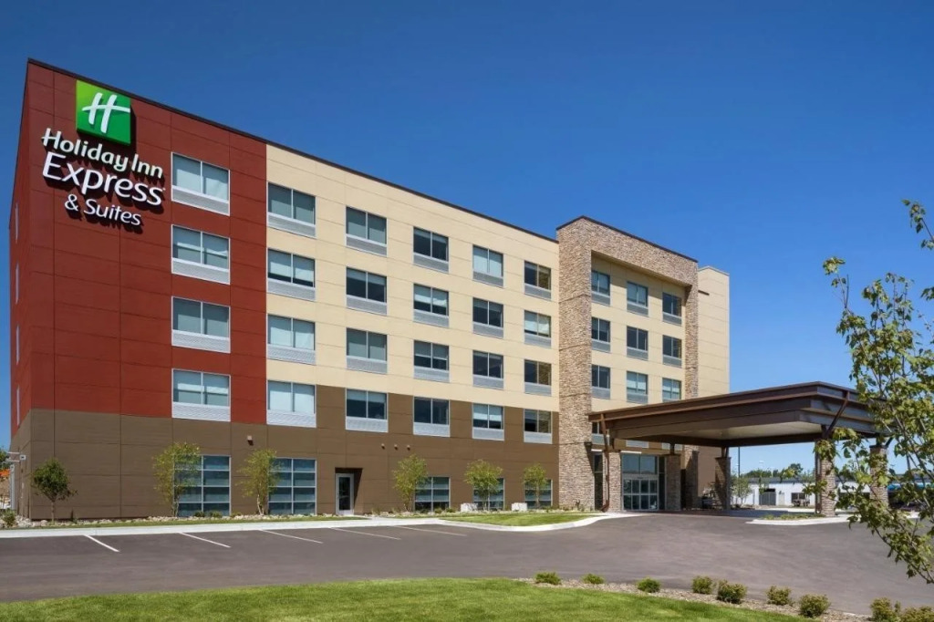 Holiday Inn Express & Suites - Gaylord by IHG