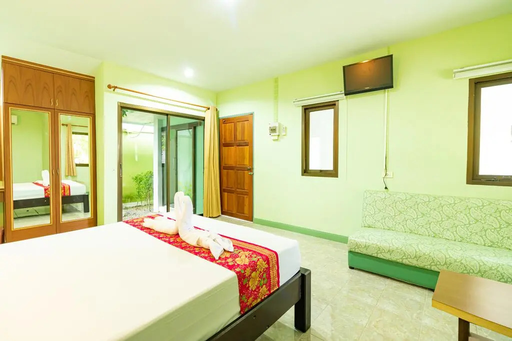 Khum Suk Resort