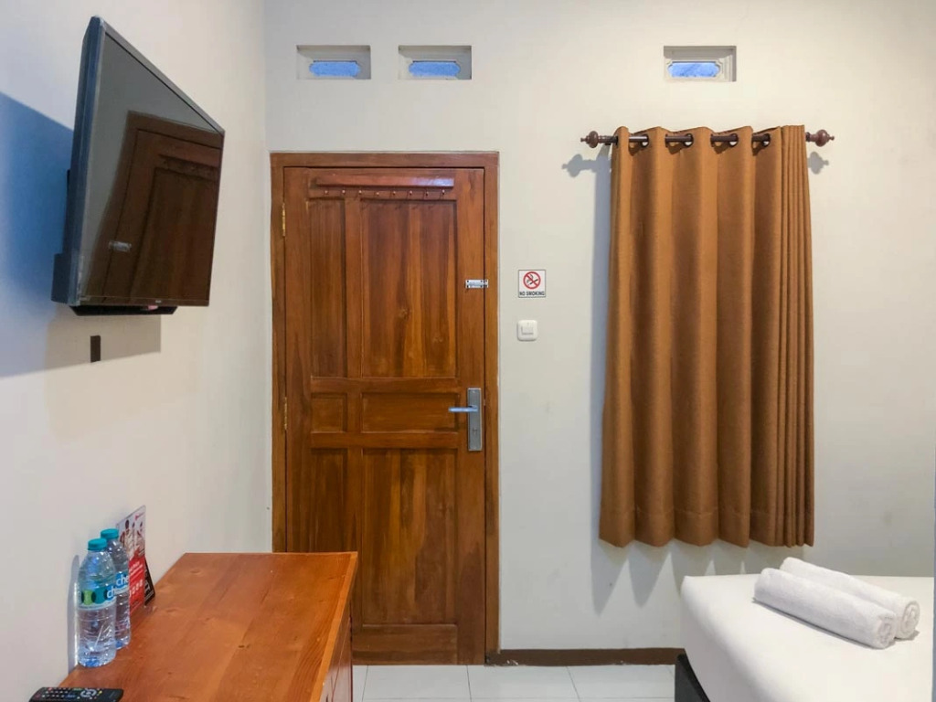 RedDoorz Syariah near Batu Night Spectacular 2
