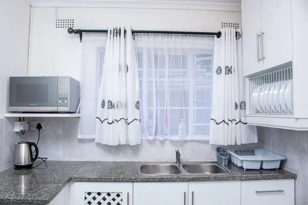 Inviting 3-bed Apartment In The City