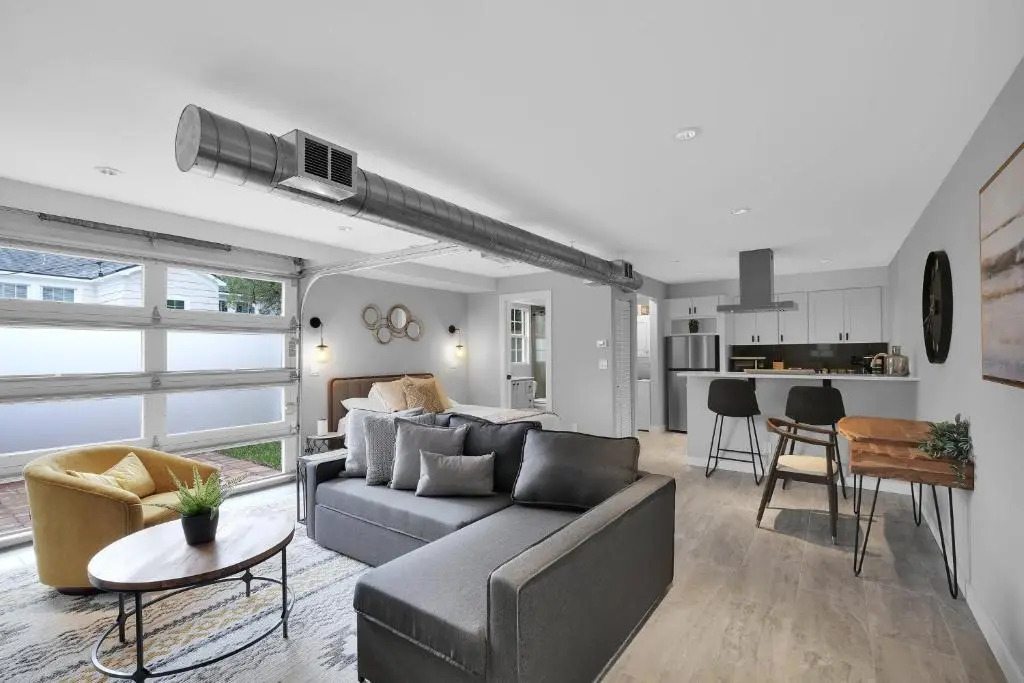 Super chic & modern studio apt - in the heart of San Marco!