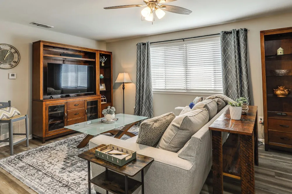 Tiger Town Retreat: Spacious Home for Groups